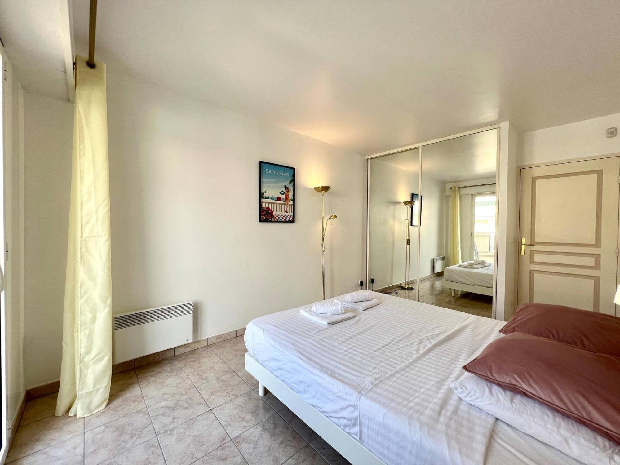 'Le Victoria Beach' Vue Mer Plein Centre, Spacieux Menton Kültér fotó